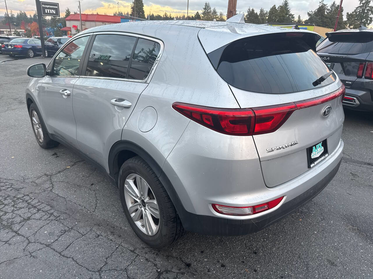 Used 2017 Kia Sportage LX image 2