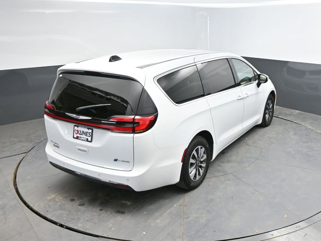 Used 2023 Chrysler Pacifica Touring-L FWD image 29