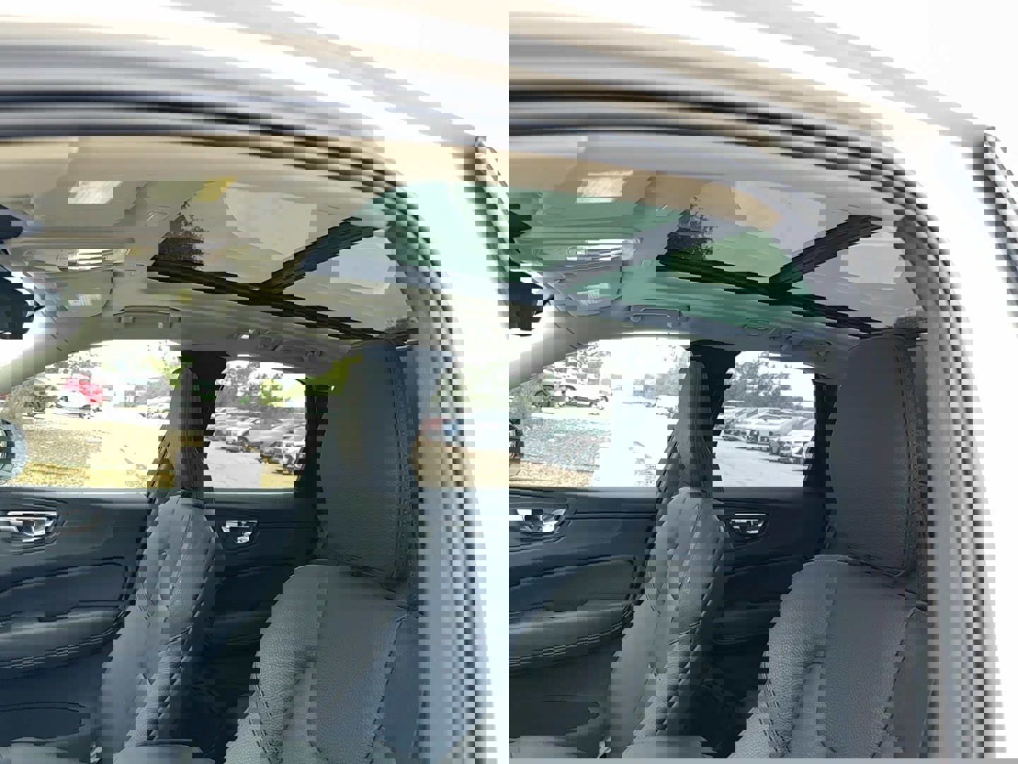 Certified 2025 Volvo XC60 B5 Plus image 13