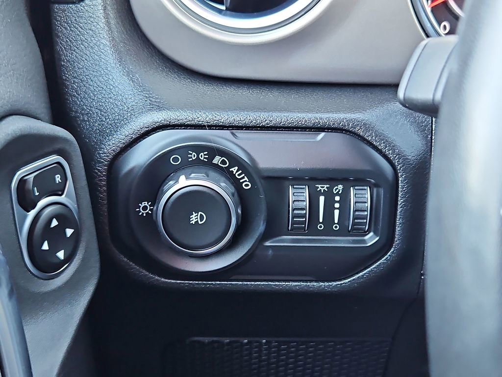 Used 2020 Jeep Wrangler Unlimited Rubicon AWD/4WD image 14