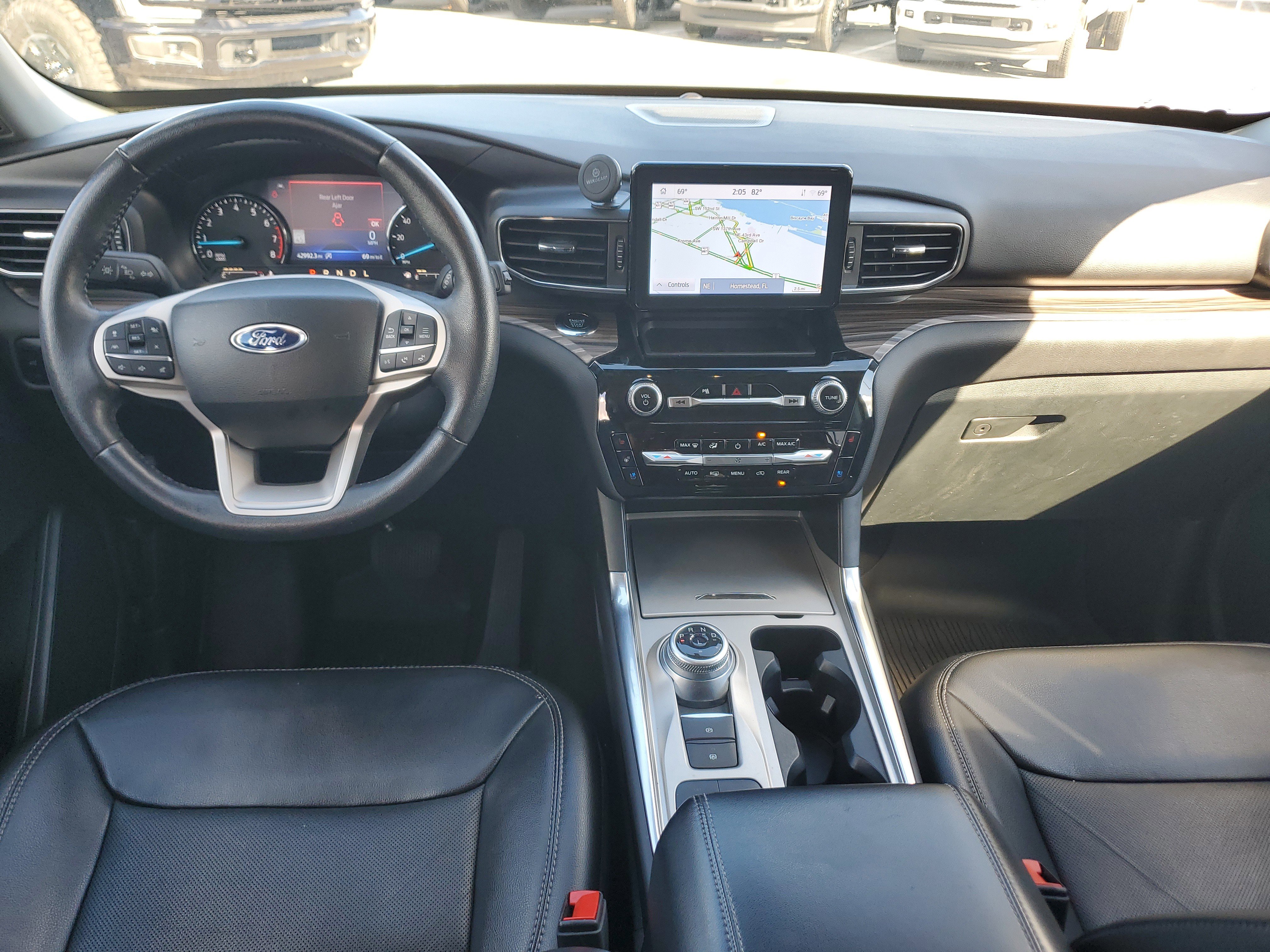 Used 2023 Ford Explorer Limited image 17