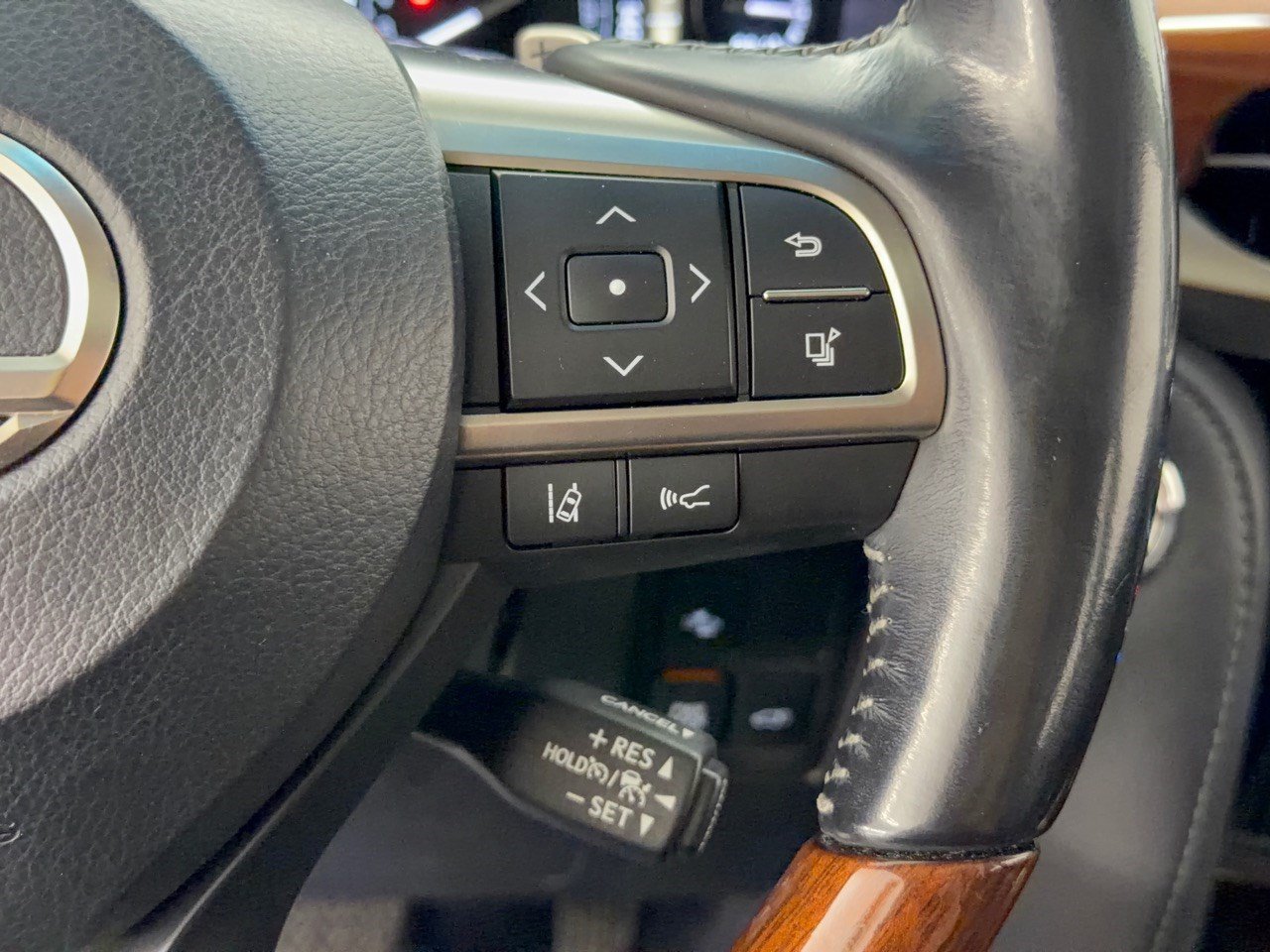 Used 2017 Lexus LX 570 4WD w/ Luxury Package image 19