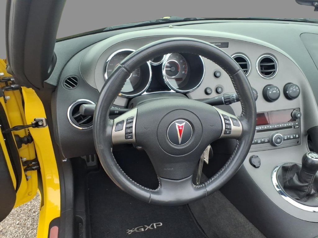 Used 2007 Pontiac Solstice GXP w/ Premium Package RWD image 17
