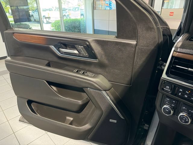 Used 2025 GMC Yukon XL Denali AWD/4WD image 27