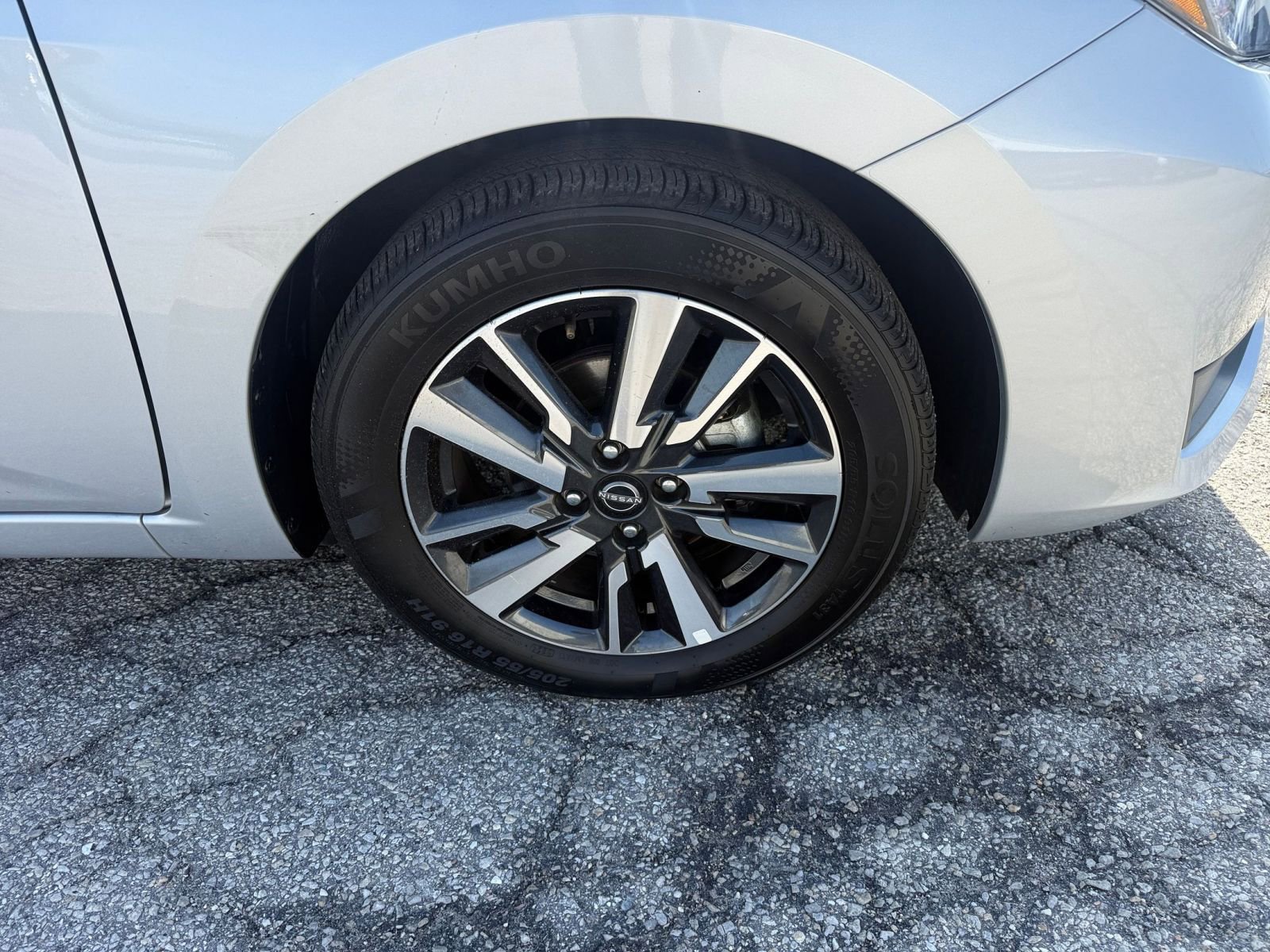 Used 2025 Nissan Versa SV image 29