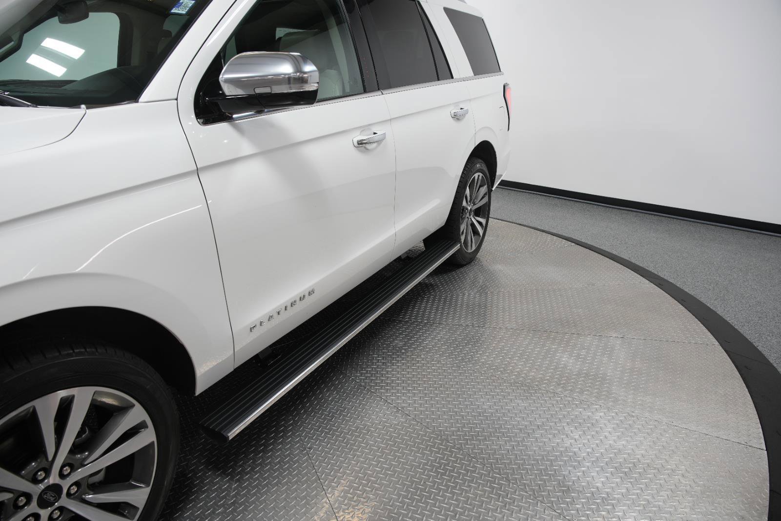 Used 2021 Ford Expedition Platinum image 4