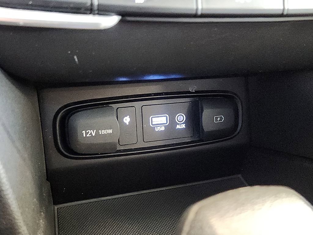 Used 2020 Hyundai Santa Fe SE image 24