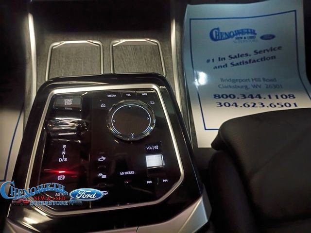 Used 2023 BMW 740i w/ Parking Assistance Package image 14