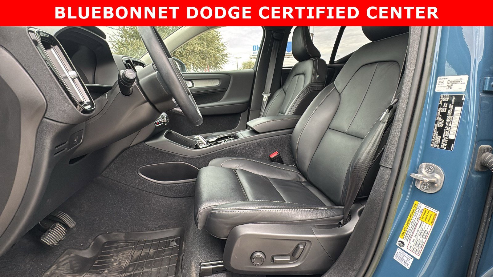 Used 2023 Volvo XC40 B5 Plus w/ Protection Package Premier image 9