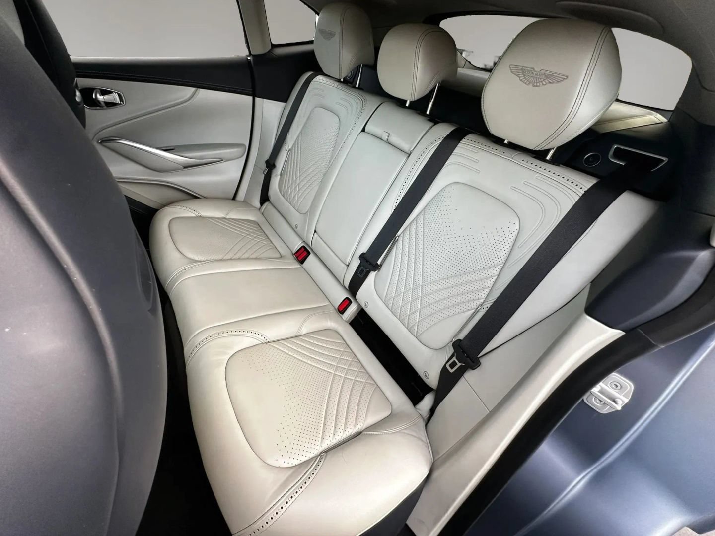 Used 2021 Aston Martin DBX AWD/4WD image 19