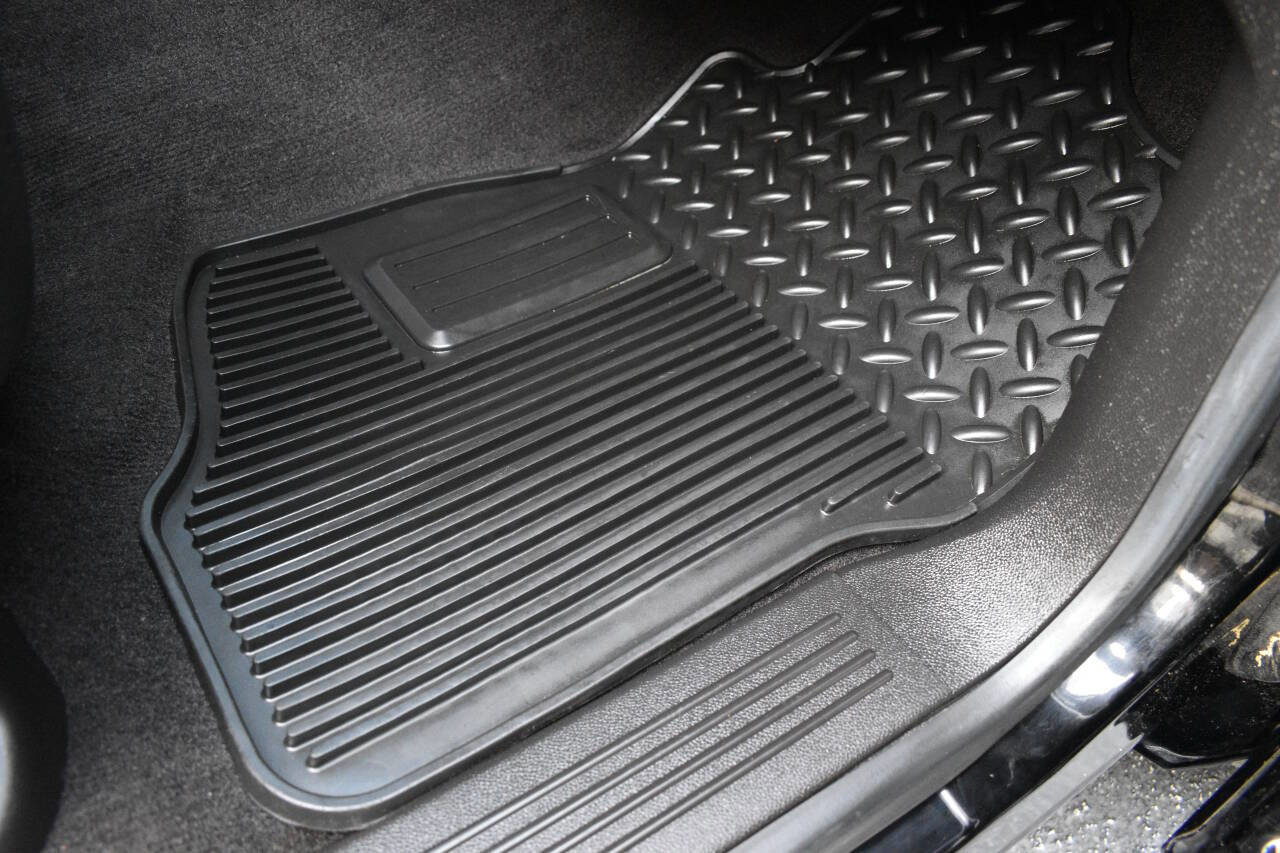 Used 2009 GMC Sierra 1500 SLT w/ Suspension Package, Off-Road image 22