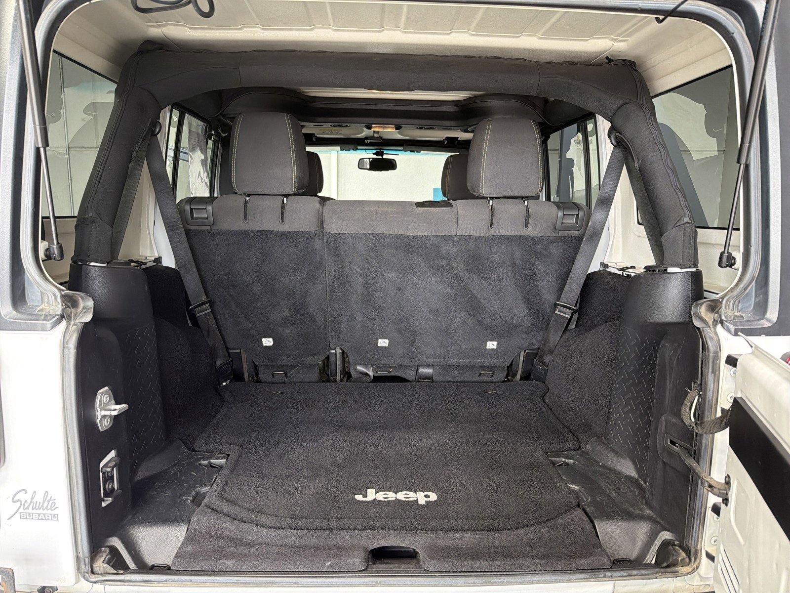 Used 2015 Jeep Wrangler Unlimited Sahara w/ Connectivity Group AWD/4WD image 18