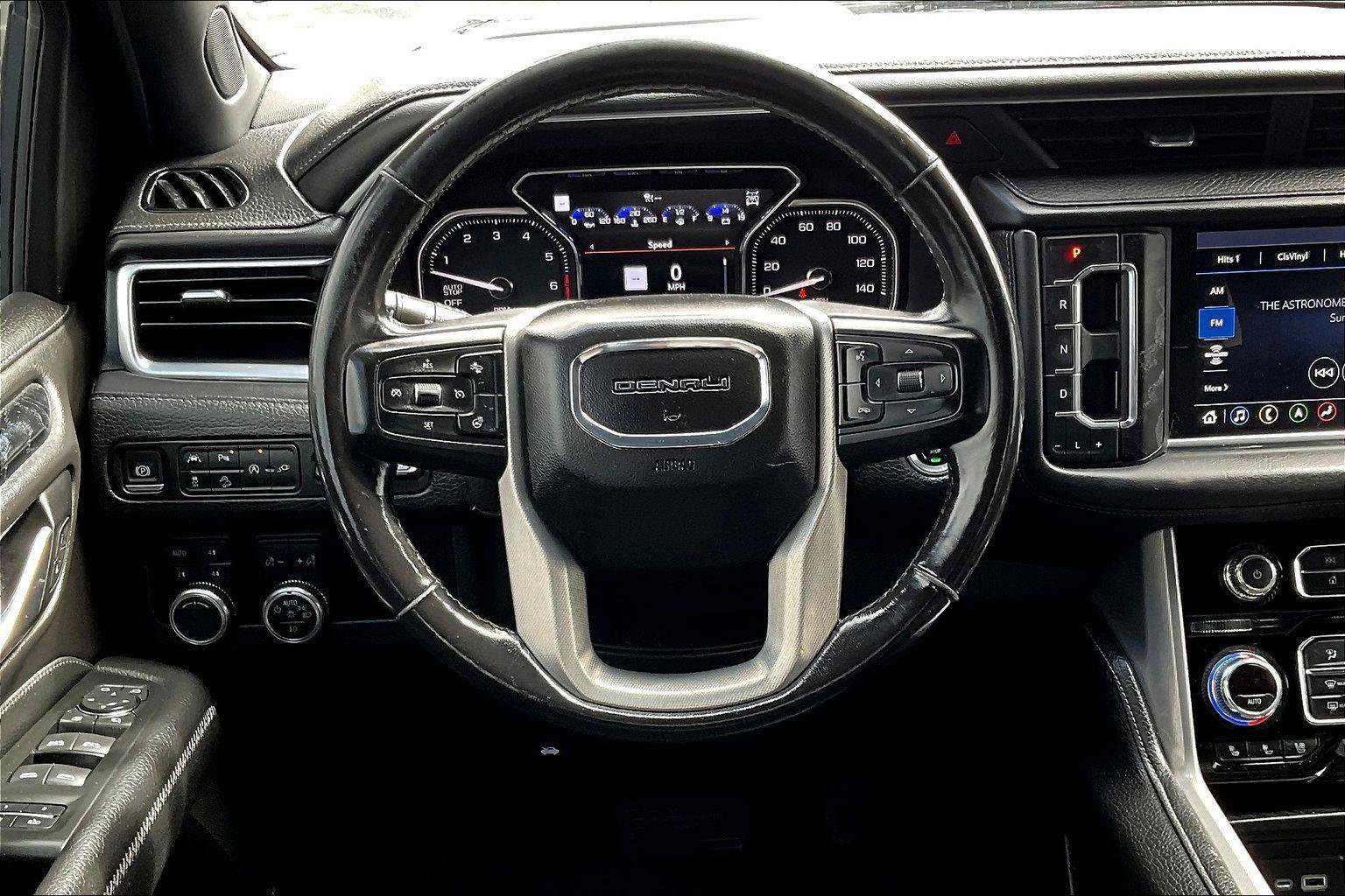 Used 2021 GMC Yukon XL Denali w/ Denali Premium Package image 6