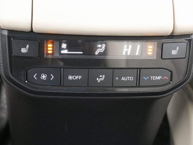 Used 2024 Toyota Highlander Platinum image 16