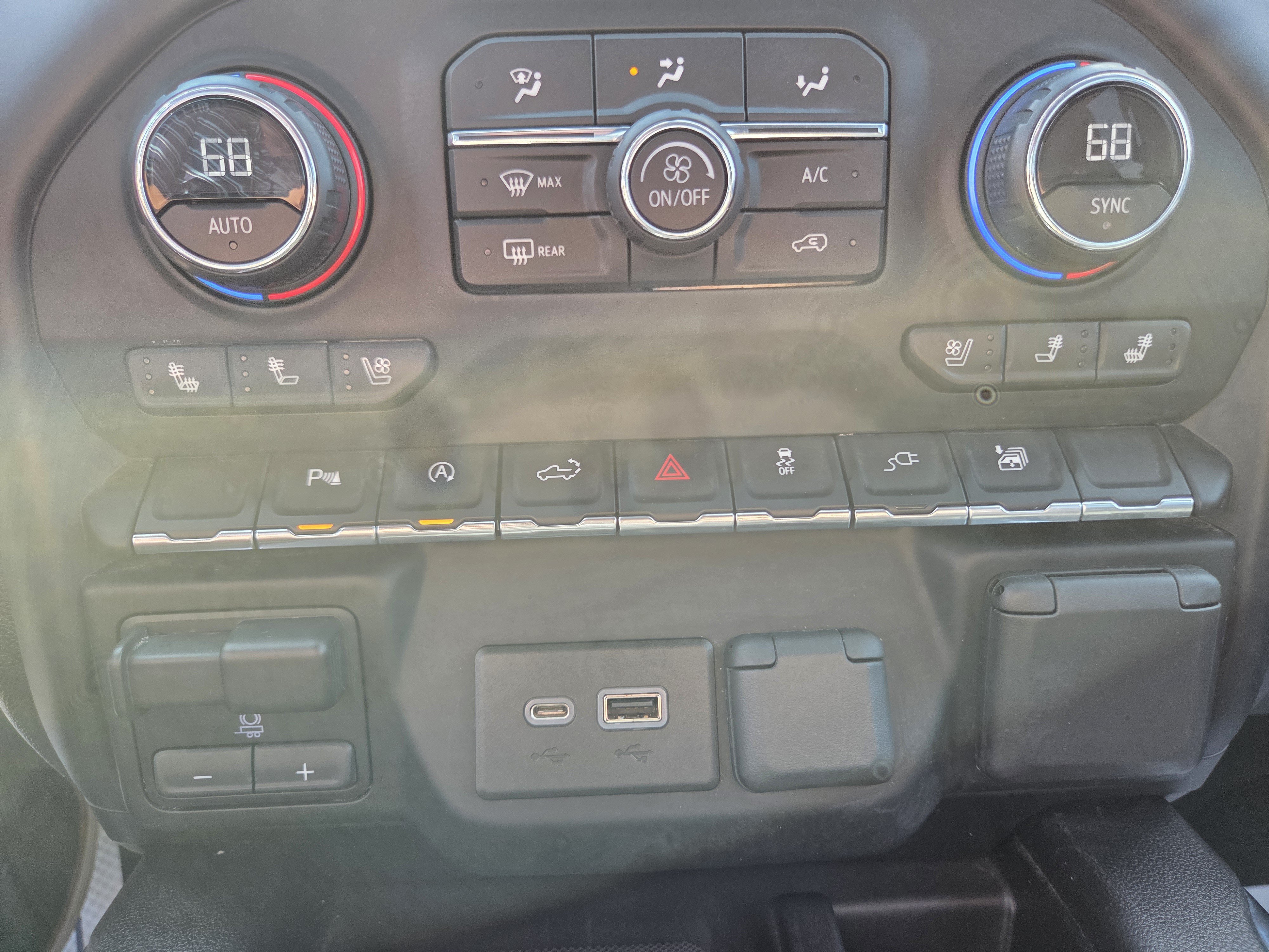 Used 2019 Chevrolet Silverado 1500 LTZ w/ LTZ Plus Package AWD/4WD image 23