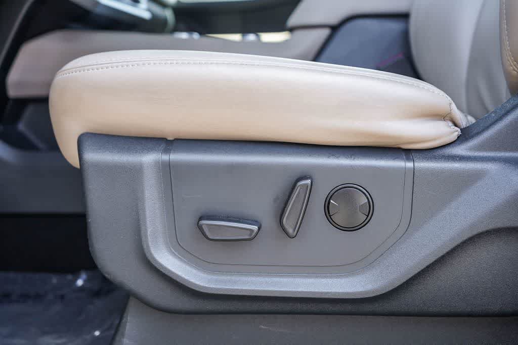 Used 2024 Ford Expedition XLT AWD/4WD image 20