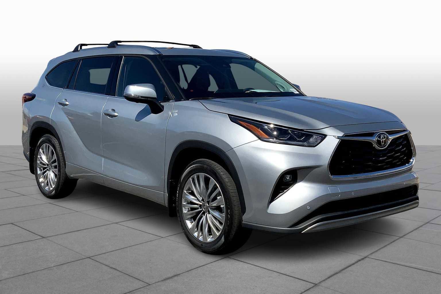 Used 2025 Toyota Highlander Platinum image 2