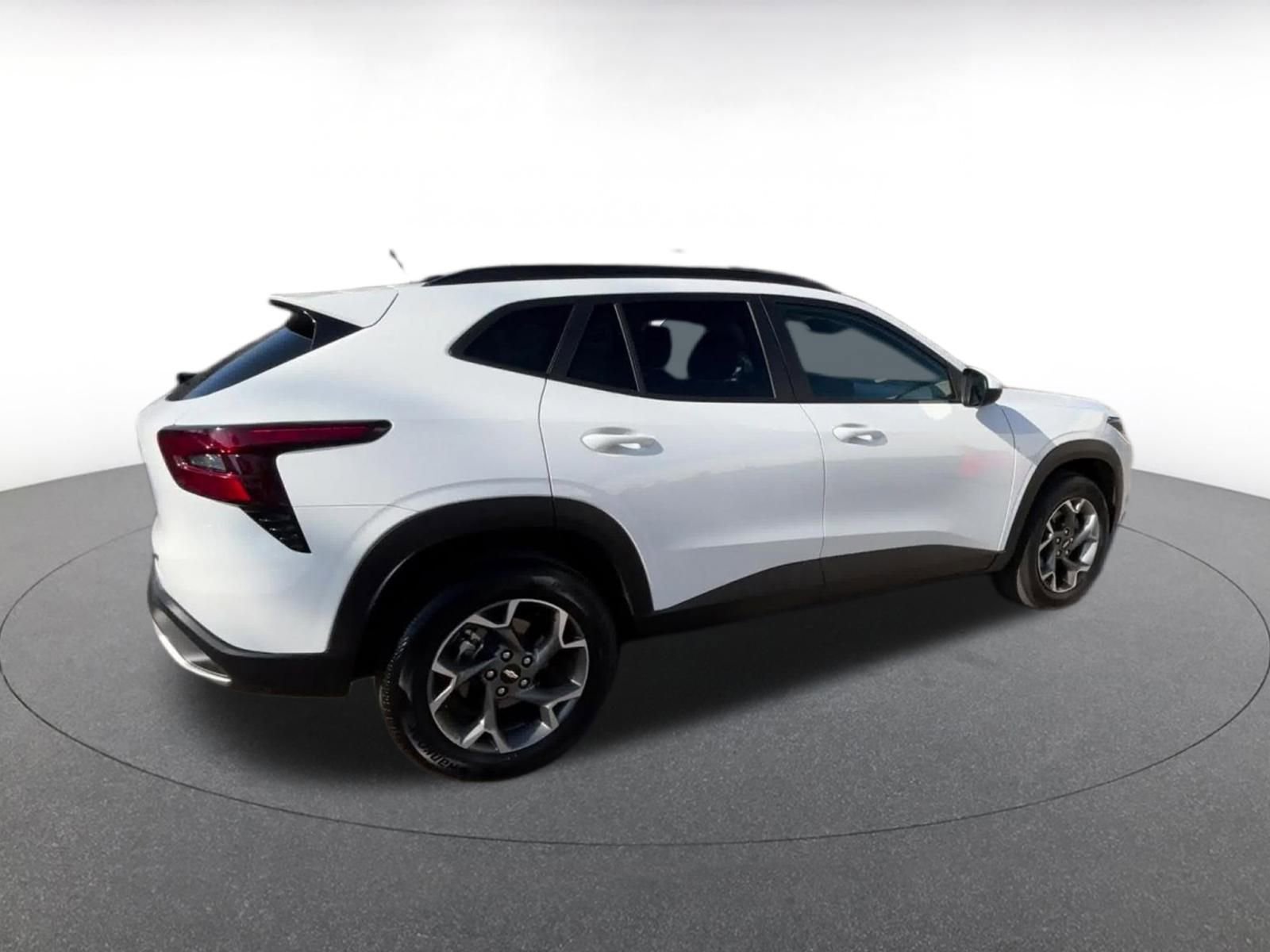 Used 2025 Chevrolet Trax LT w/ LT Convenience Package image 15