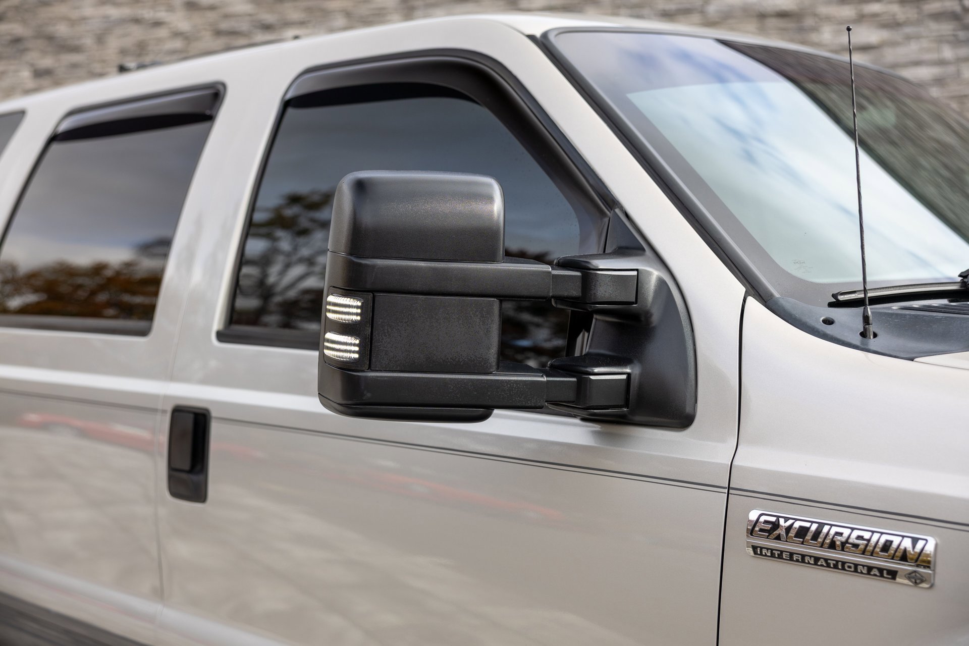 Used 2005 Ford Excursion XLS image 19