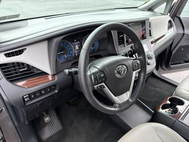 Used 2015 Toyota Sienna Limited Premium w/ Four Season Floor Mat Package AWD/4WD image 16