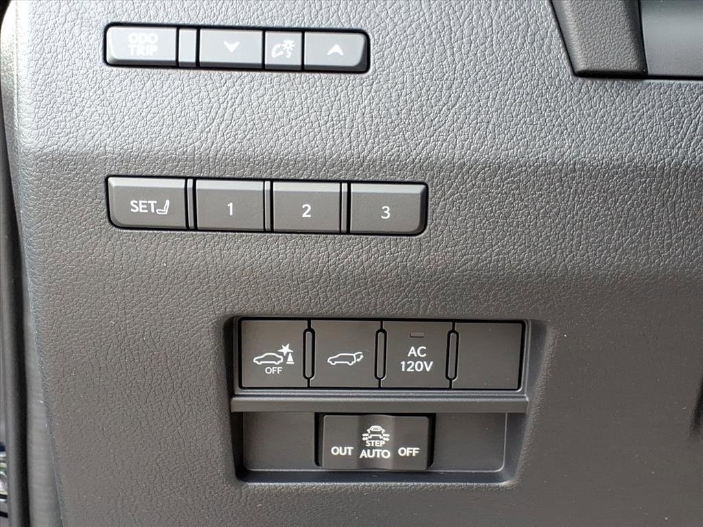 Used 2025 Lexus GX 550 w/ Accessory Package (2T) image 15