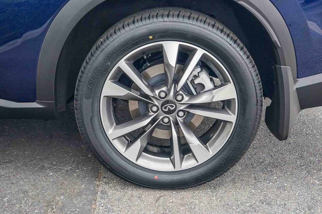 Certified 2025 INFINITI QX60 Luxe image 10