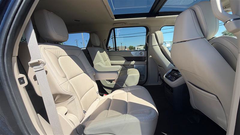 Used 2021 Lincoln Navigator Reserve w/ Luxury Package AWD/4WD image 41