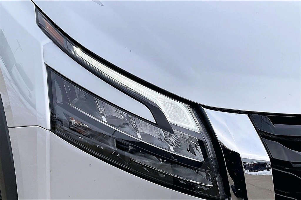 Used 2025 Nissan Pathfinder SL image 29