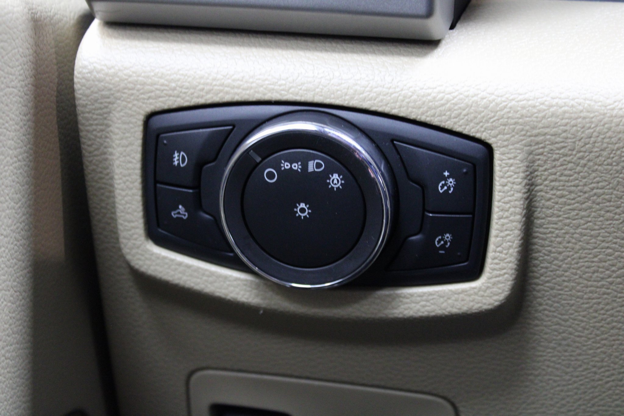 Used 2018 Ford F150 Lariat w/ Equipment Group 501A Mid image 40