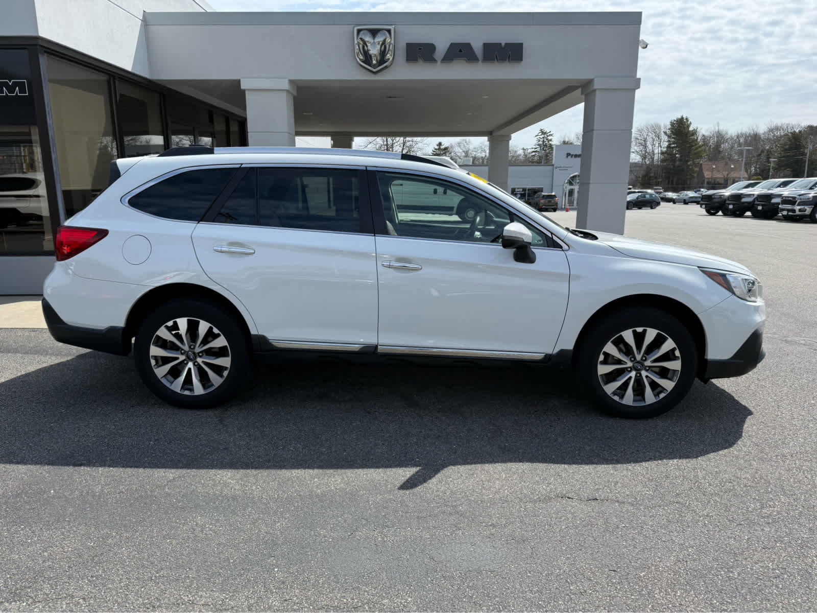 Used 2019 Subaru Outback 2.5i Touring image 9
