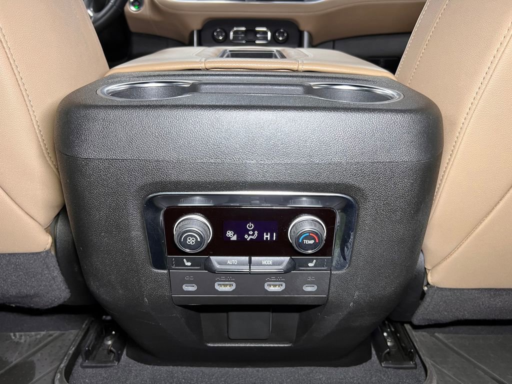 Used 2024 Chevrolet Suburban Premier w/ Premium Package 2 AWD/4WD image 31