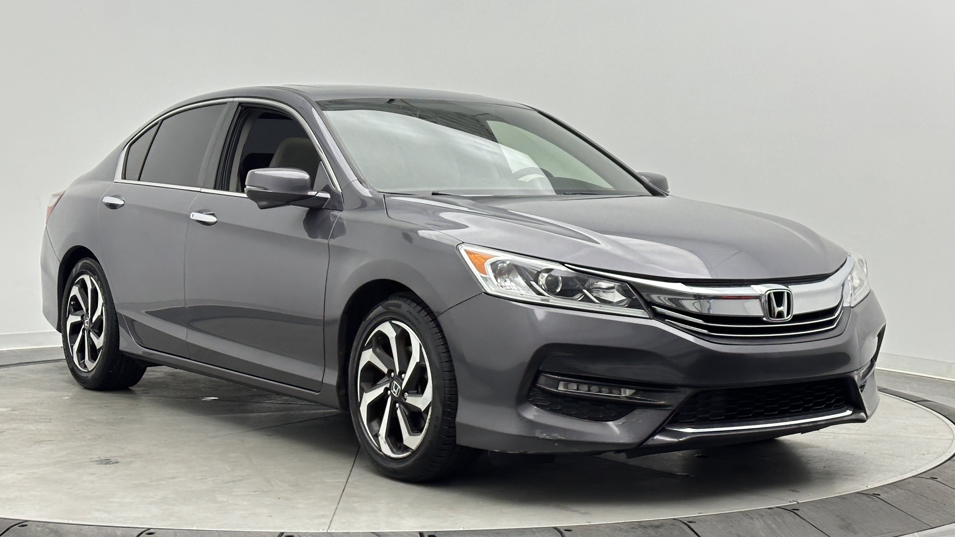 Used 2016 Honda Accord EX image 3