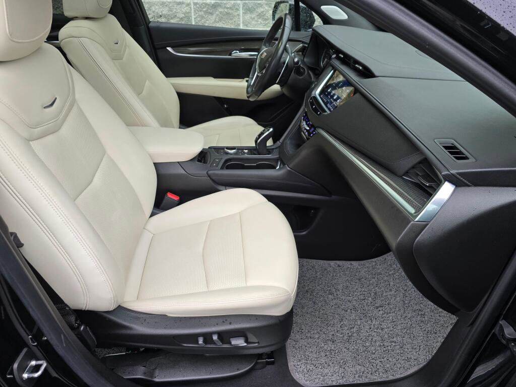 Used 2021 Cadillac XT5 Sportv w/ LPO, Floor Liner Package image 16