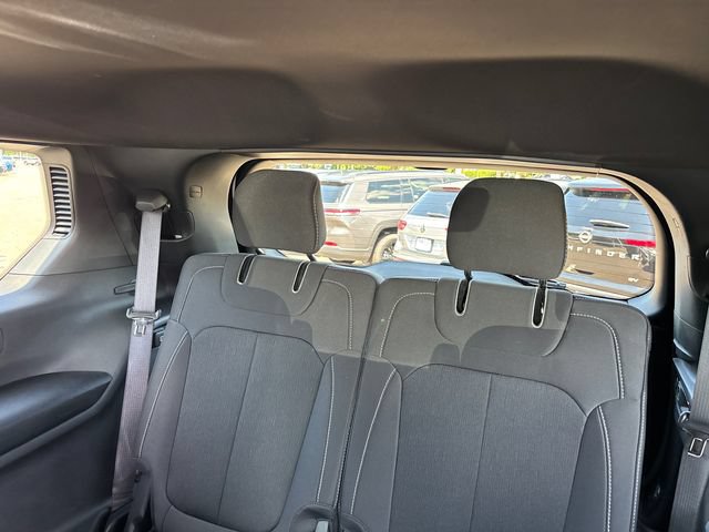 Used 2025 Jeep Grand Cherokee L Laredo w/ Luxury Tech Group I AWD/4WD image 9