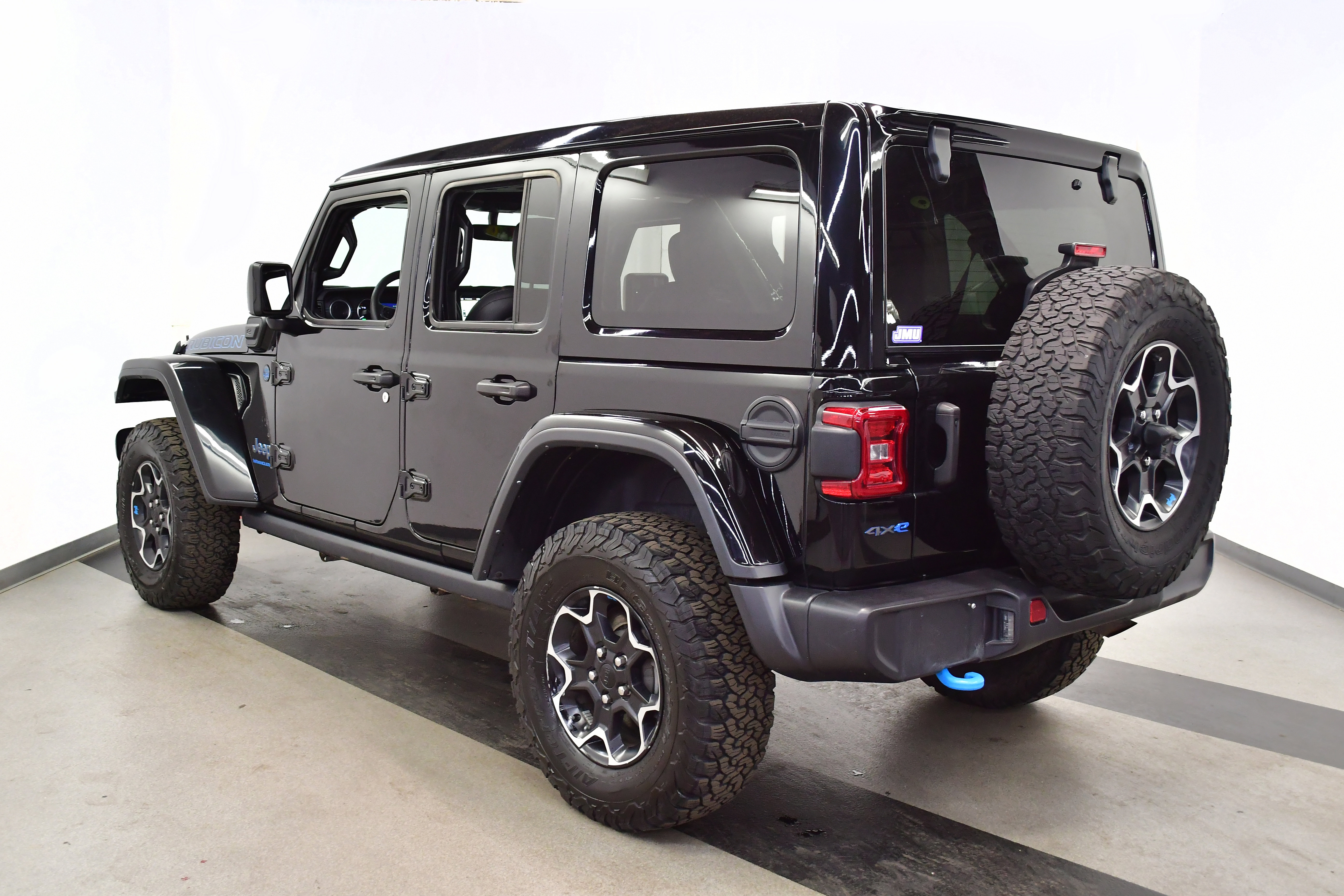 Used 2023 Jeep Wrangler Unlimited Rubicon 4xe w/ Cold Weather Group AWD/4WD image 7