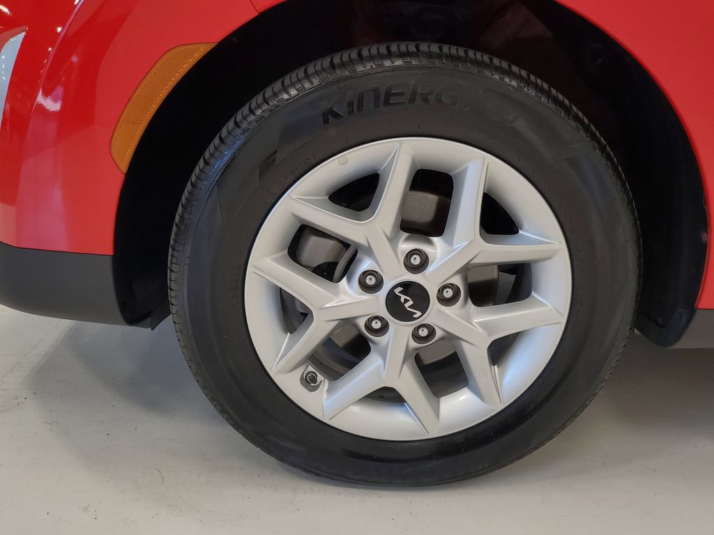 Certified 2025 Kia Soul LX w/ LX Technology Package FWD image 9
