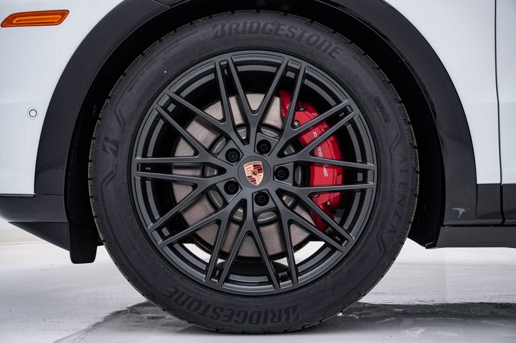 New 2026 Porsche Cayenne GTS image 13
