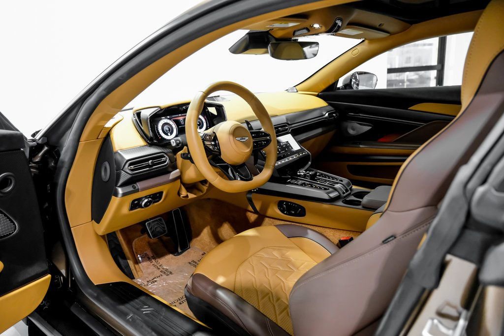 Used 2025 Aston Martin Vanquish image 5