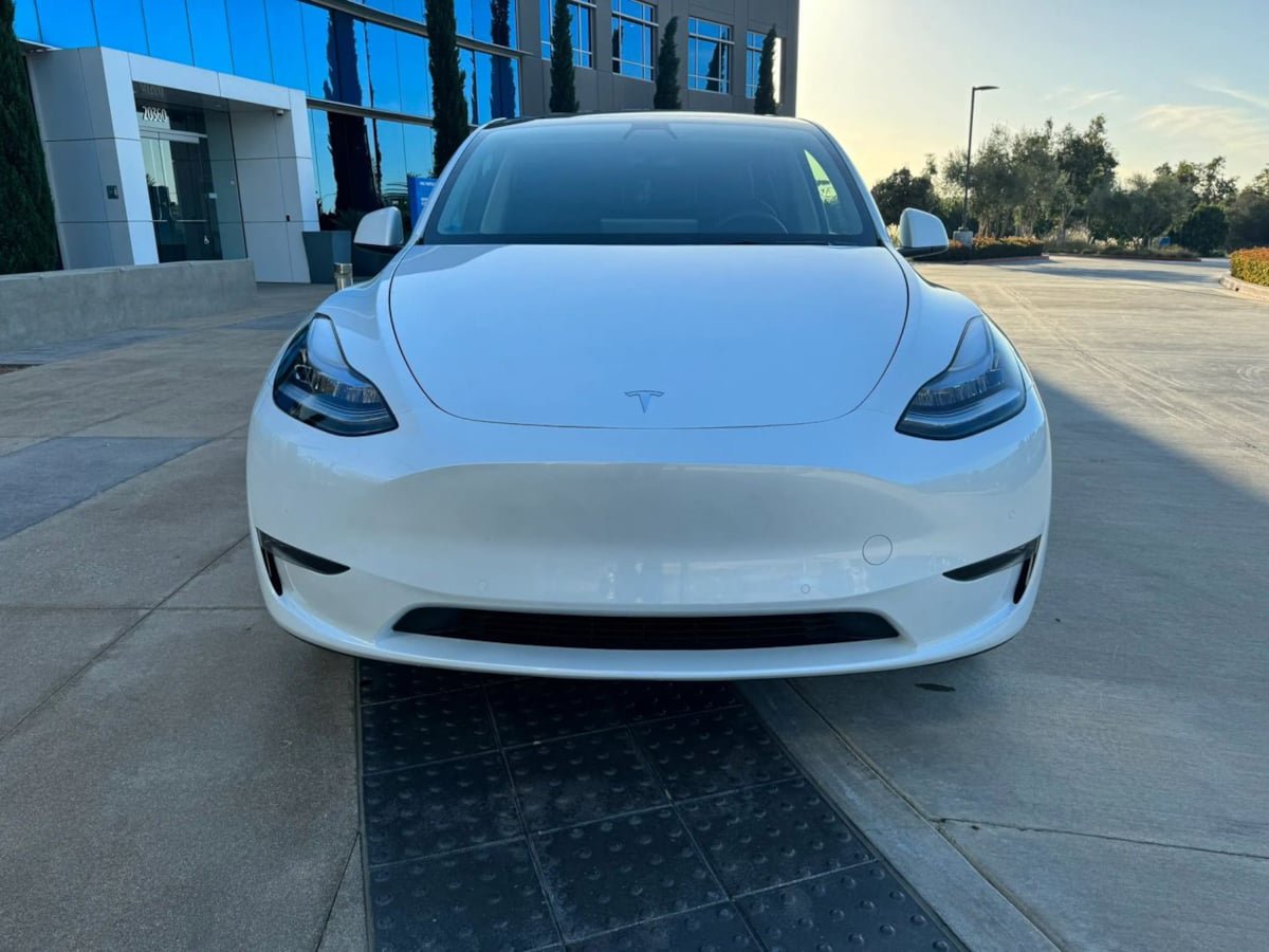Used 2024 Tesla Model Y Long Range RWD image 2