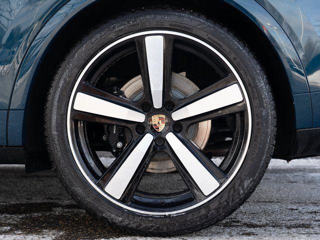 Certified 2025 Porsche Cayenne S AWD/4WD image 13