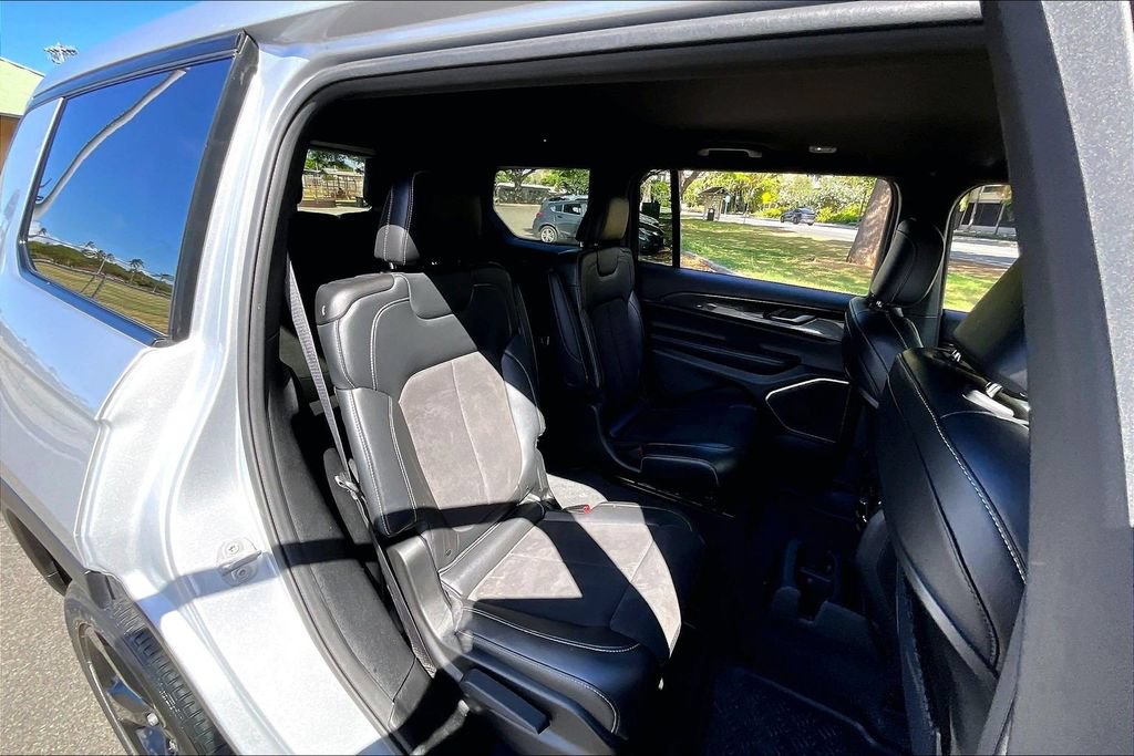 Used 2022 Jeep Grand Cherokee L Laredo RWD image 17