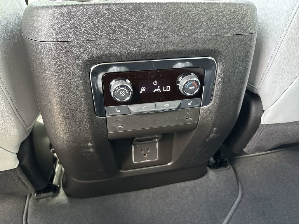 New 2025 Chevrolet Suburban Premier image 22