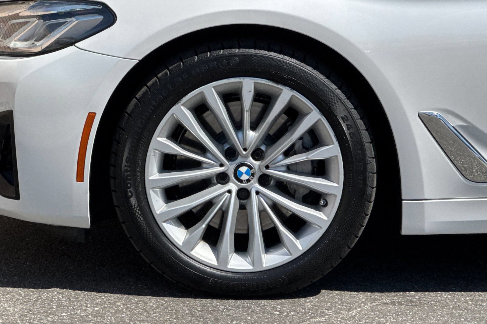 Used 2023 BMW 530i w/ Premium Package RWD image 26