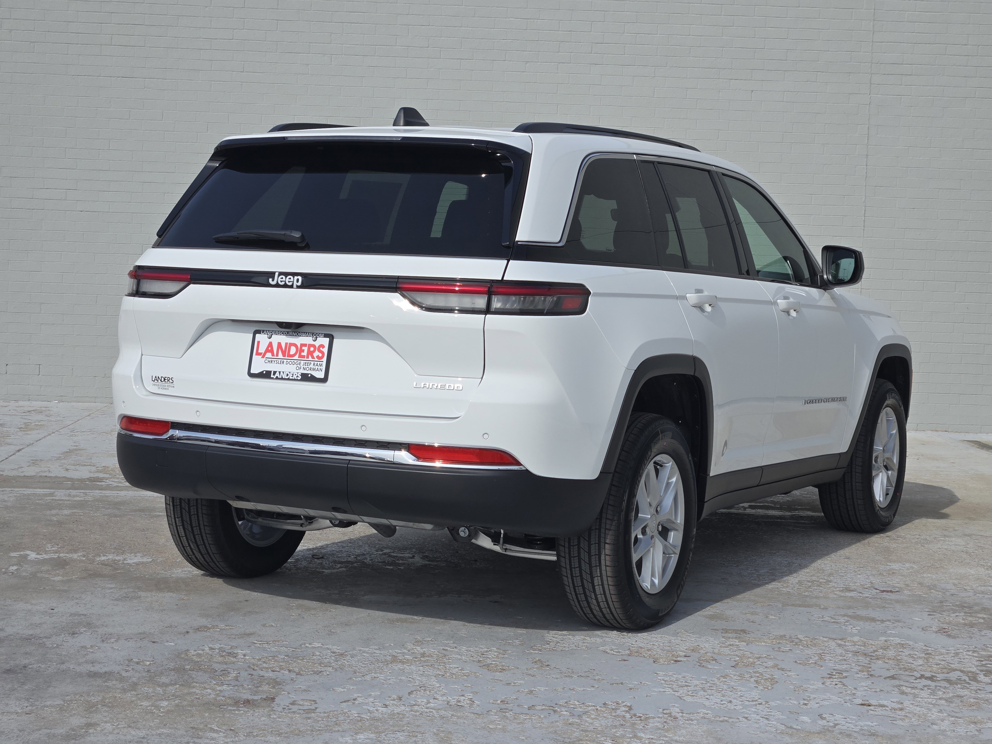 New 2026 Jeep Grand Cherokee Laredo image 4