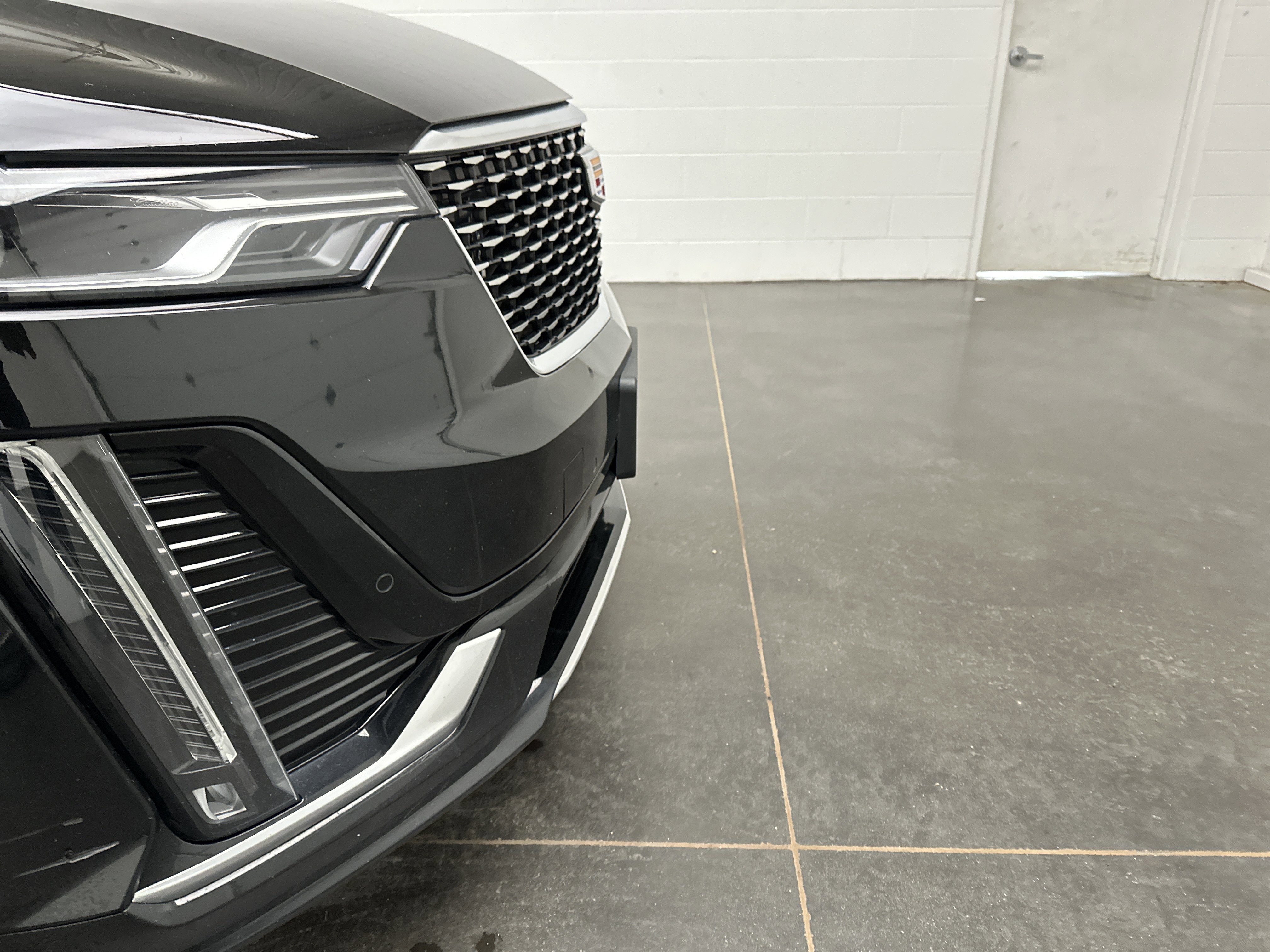 Used 2024 Cadillac XT6 Premium Luxury w/ Technology Package image 2