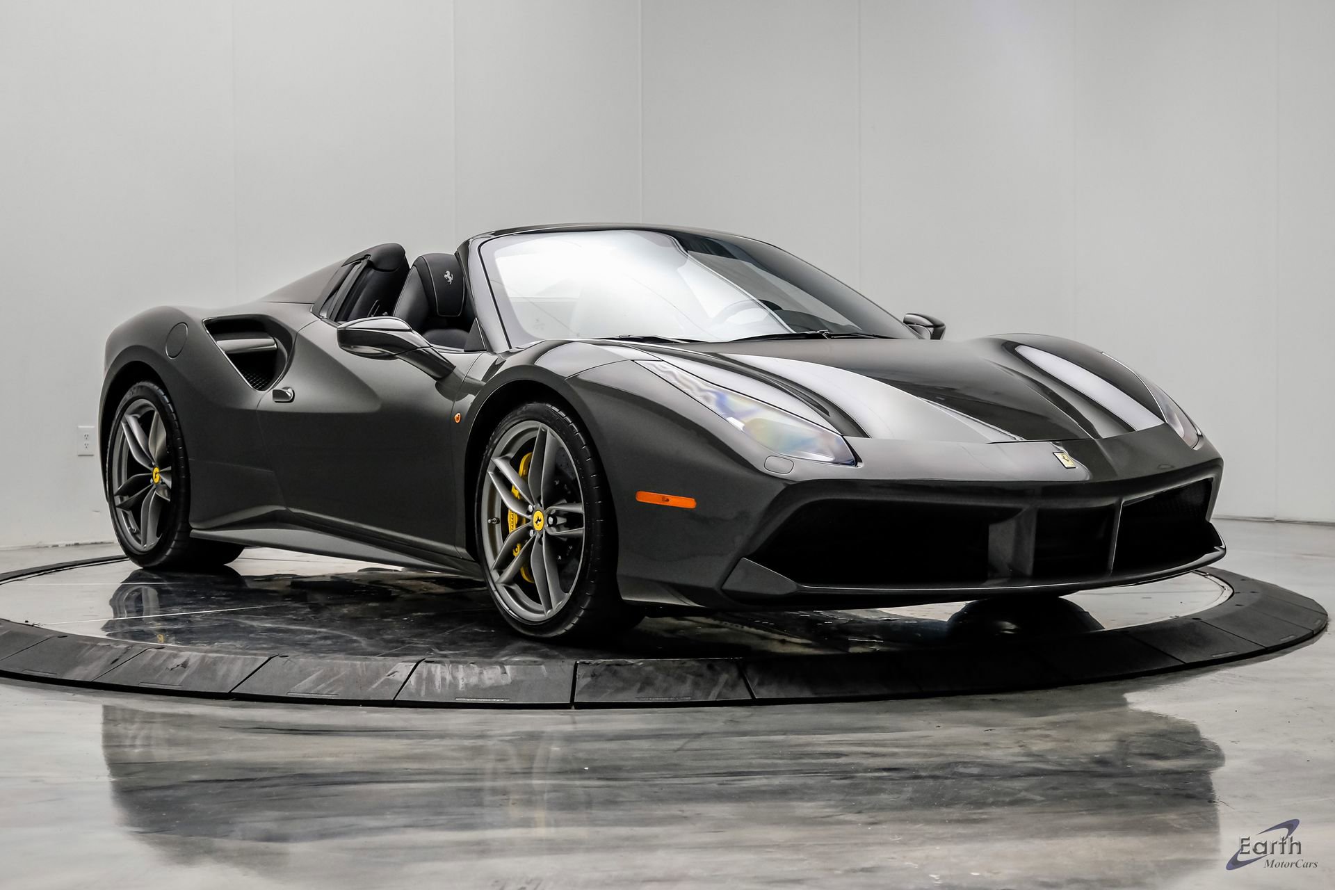 Used 2018 Ferrari 488 Spider image 31