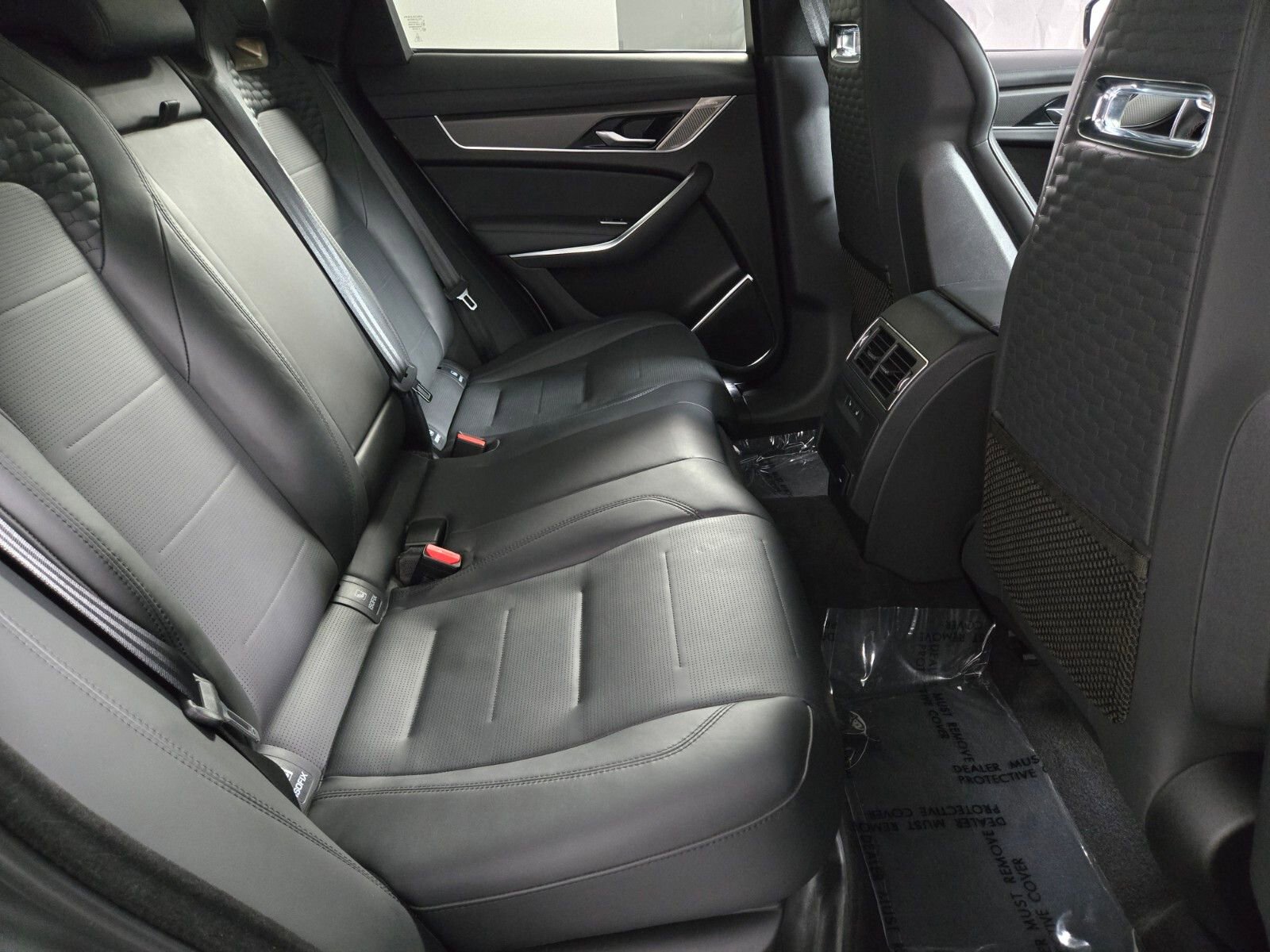 Used 2023 Jaguar F-PACE SVR image 18