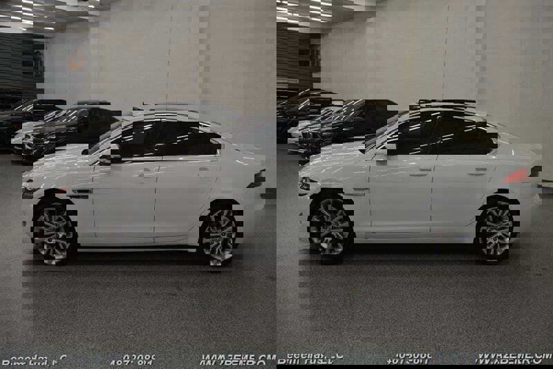 Used 2020 Jaguar XF Premium image 3