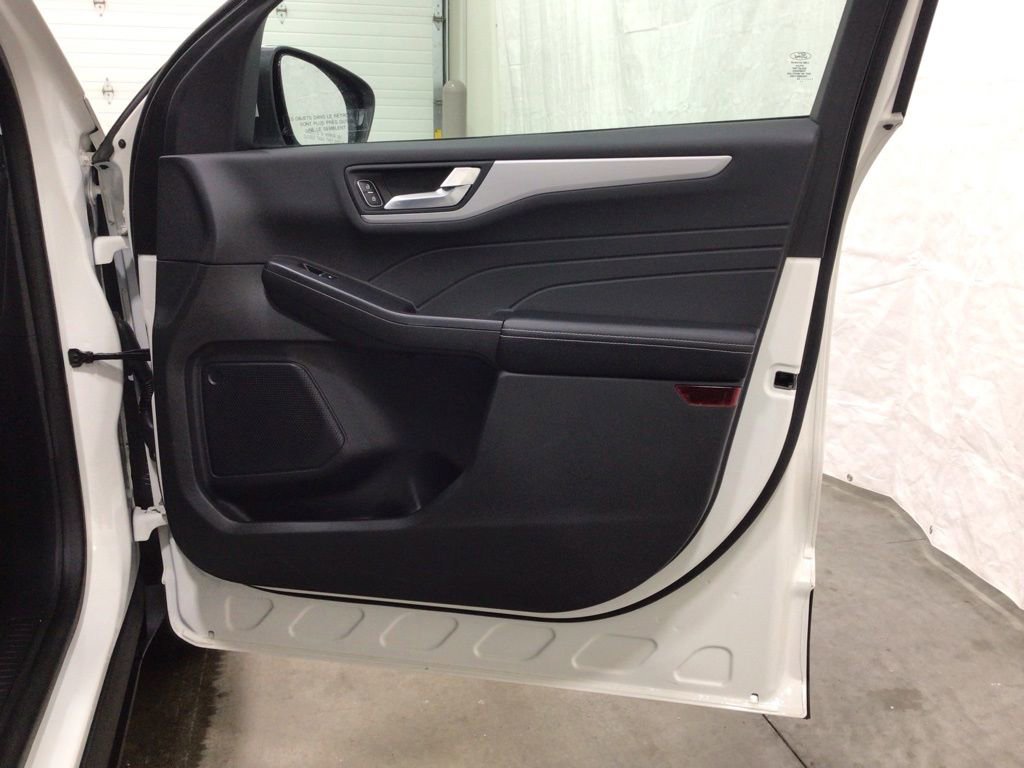 Used 2024 Ford Escape Platinum image 32
