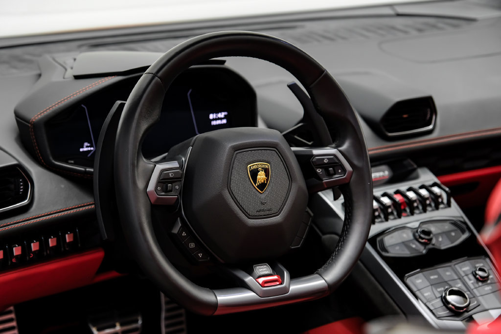Used 2018 Lamborghini Huracan LP 580-2 RWD image 17